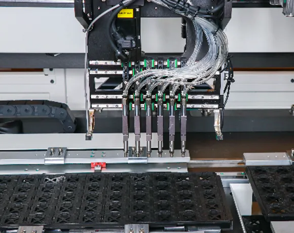 Automatic adjustment of suction nozzle tightness